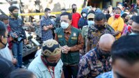 Prof Rudy Berikan Bantuan Sembako untuk Korban Kebakaran Nuri dan Kaestubung
