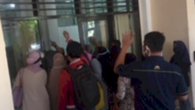 Daftar Online Jalur Zonasi, Orang Tua Siswa Keluhkan Server Disdik Makassar