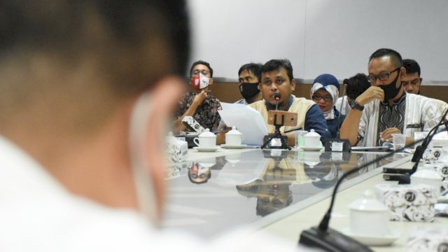 Forum Komunikasi (Forkom) Warga Tanjung Bunga menyoroti PT Gowa Makassar Tourism Development (GMTD) terkait Layanan Air Bersih dan Penarikan BPL, saat Rapat Dengar Pendapat (RDP) bersama Komisi A DPRD Makassar, Jumat (28/8/2020).