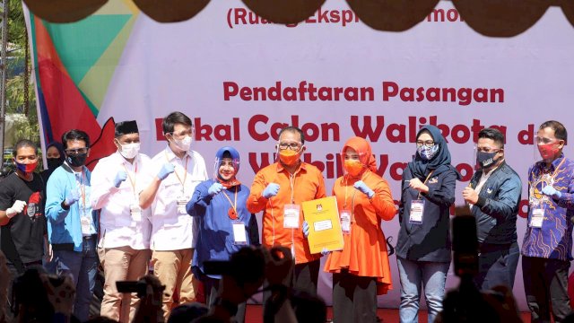 Pasangan bakal calon Wali Kota dan Wakil Wali Kota Makassar, Moh Ramdhan Pomanto-Fatmawati Rusdi (Danny-Fatma) mendaftar ke KPU Makassar, Jl Perumnas Antang, Jumat (4/9/2020).