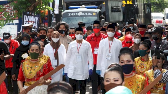 4 Suku Iringi Dilan Mendaftar ke KPU