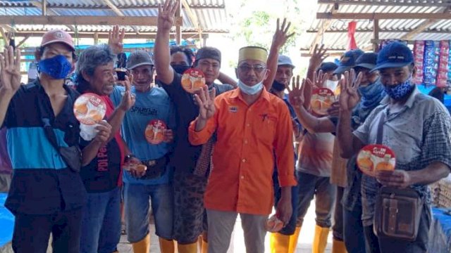 Calon bupati dan wakil bupati nomor urut 4, Andi Nirawati-Lutfi Hanafi (Anir-Lutfi) kampanye perdana di Kecamatan Minasatene dan Pasar Rakyat Erasaka Labbakkang, Sabtu (26/9/2020).