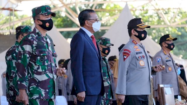 Gubernur Sulsel Nurdin Abdullah menghadiri pencanangan Gerakan Trisula dalam upaya menekan penyebaran Covid-19 di Lapangan Karebosi Makassar, Kamis (10/9/2020).