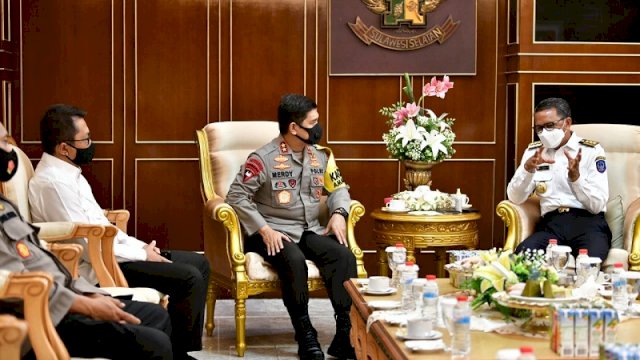 Sulsel Nurdin Abdullah menerima kunjungan Kapolda Sulsel Irjen Pol Merdisyam di Kantor Gubernur Sulsel, Jalan Urip Sumoharjo Makassar, Rabu (9/9/2020).