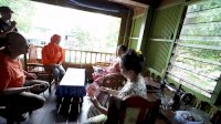 Warga Tamalalang Terpikat Program Bantuan Modal Usaha UMKM Anir-Lutfi