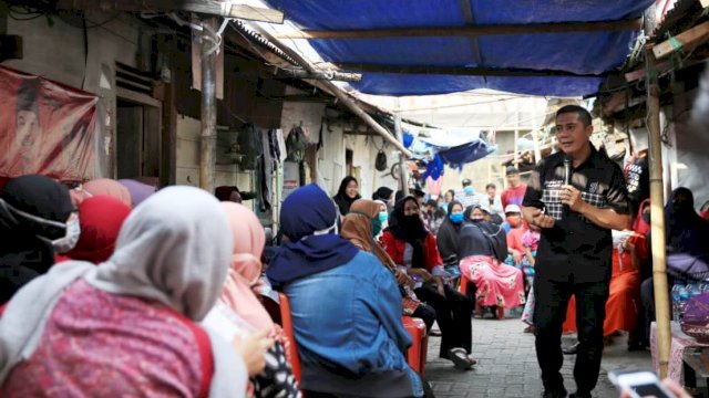 Calon Wali Kota Makassar, Syamsu Rizal (Deng Ical) menjelaskan program Dilan kepada masyarakat.