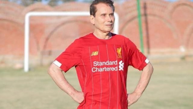 Ilustrasi Ezzeldin Bahader yang kini sah jadi pesepakbola profesional tertua di dunia. (Foto: Facebook Ezzeldin Bahader)