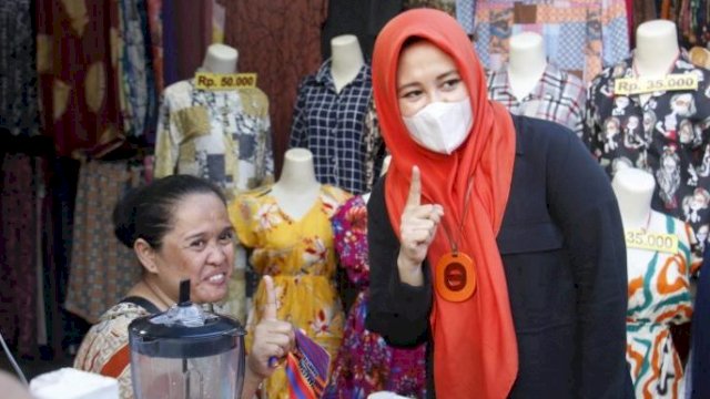Pedagang Teriak Nomor 1 saat Fatma Blusukan ke Pasar Senggol