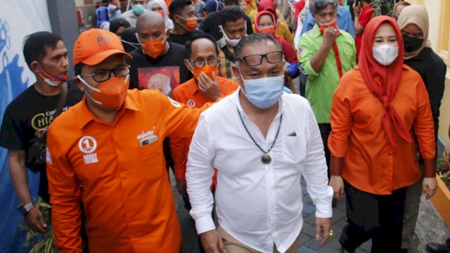 Pasangan calon Wali Kota dan Wakil Wali Kota nomor urut 1, Moh Ramdhan Pomanto-Fatmawati Rusdi (Adama) kampanye bersama di Kecamatan Mamajang, Rabu (8/10/2020).
