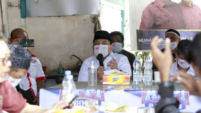 Pasangan Munafri Arifuddin-Rahman Bando (Appi-Rahman) ngopi bareng warga Pa'baeng-baeng. 