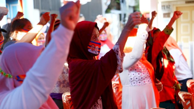 Calon Wakil Wali Kota nomor 1, Fatmawati Rusdi disambut Rebana oleh ibu majelis taklim, Sabtu (4/10/2020)