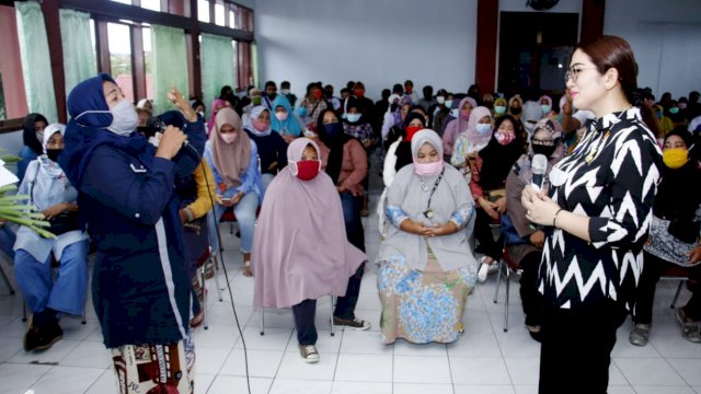 Beragam Keluhan Warga Terungkap Saat Debbie Rusdin Reses di Mamajang
