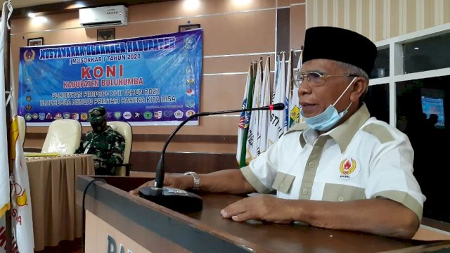 Wakil Ketua KONI Sulsel, Ambas memberikan sambutan pada Musyawarah Olah Raga (Musrokab) Tahun 2020 Bulukumba, di Bumi Panrita Lopi, Minggu (18/10/2020).
