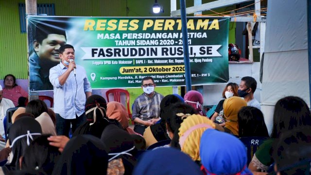Anggota DPRD Kota Makassar, Fasruddin Rusli saat menggelar Reses I masa persidangan I tahun anggaran 2020-2021 di Kelurahan Maricaya Baru, Kecamatan Makassar, Jumat (2/10/2020).