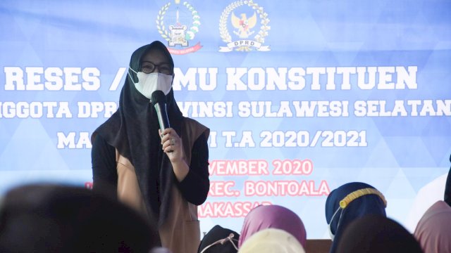 Anggota DPRD Sulsel, Andi Rachmatika Dewi serap aspirasi warga Kelurahan Layang, Rabu (4/11/2020).