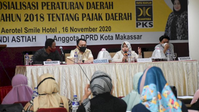 Anggota DPRD Makassar, Andi Astiah sosialisasikan Perda Pajak Daerah, di Aerotel Smile, Senin (16/11/2020).