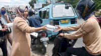 Kejar Berkah Jumat, Nunung Dasniar Berbagi Makanan Gratis di Tamalanrea