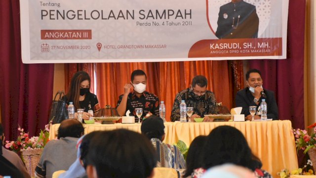 Anggota DPRD Makassar, Kasrudi sosialisasikan Perda Pengelolaan Sampah, di Hotel Grand Town, Jumat (27/11/2020).