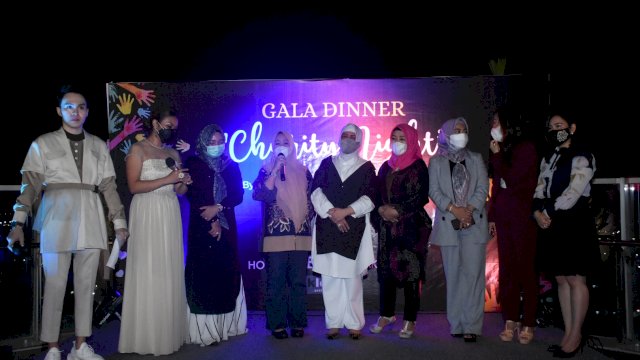 Independen Women Makassar menggelar Gala Diner Charity Night dengan pengumpulan dana untuk membantu para perempuan yang membutuhkan. 
