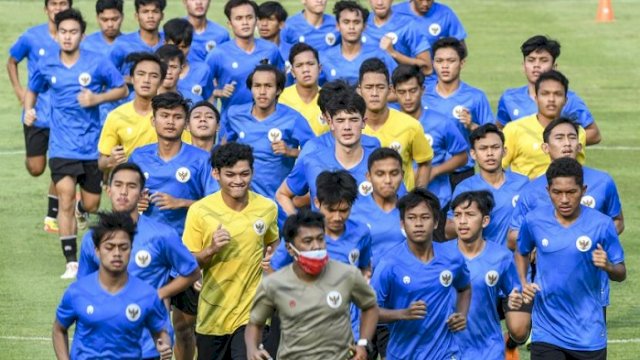 Para pemain Timnas U-19 diminta untuk disiplin, termasuk soal makanan. (int)