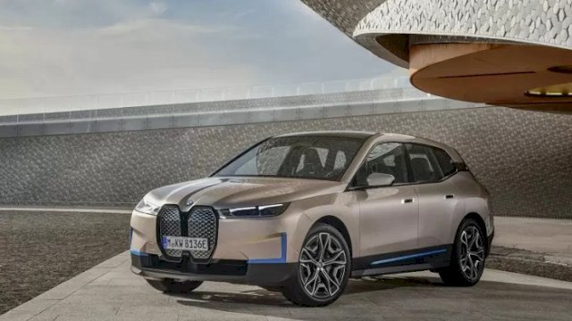 BMW iX (https://www.bmw.com/)