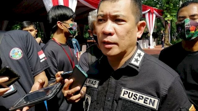 Kapuspen TNI Mayjen TNI Achmad Riad saat memberikan keterangan pers Mabes TNI Cilangkap, Jakarta Timur, Jumat (13/11/2020). ANTARA/Syaiful Hakim.