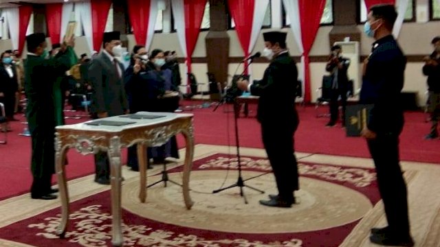 Pelantikan ratusan pejabat di lingkup Pemprov Sulsel, Senin (2/11/2020). ()