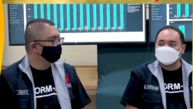 Anggota Bawaslu RI Fritz Edward Siregar dan M Afifuddin dalam konferensi pers yang disiarkan melalui Youtube Bawaslu RI, Rabu (9/12/2020). (HO-Youtube Bawaslu RI)