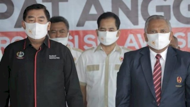 Sekprov Sulsel Abdul Hayat Gani dan Ketua KONI Sulsel Ellong Tjandra.