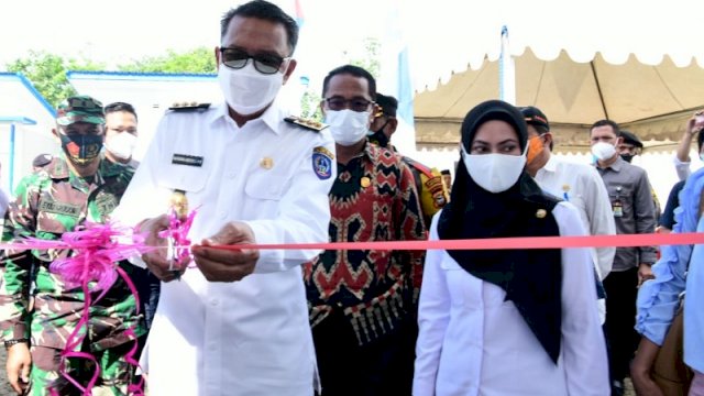 Serahkan 50 Rumah untuk Korban Banjir Bandang di Luwu Utara, Nurdin: Masih Butuh 200 Unit