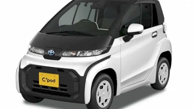 Mobil listrik mungil dua penumpang Toyota C+pod. (ANTARA/Toyota)