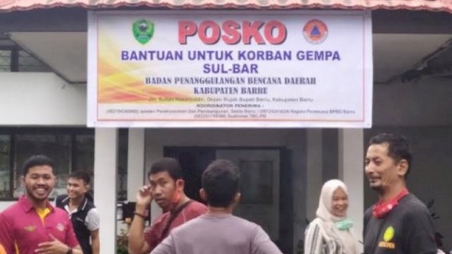 Posko penerimaan bantuan untuk korban gempa Sulbar yang dibentuk di BPBD Barru. (int)