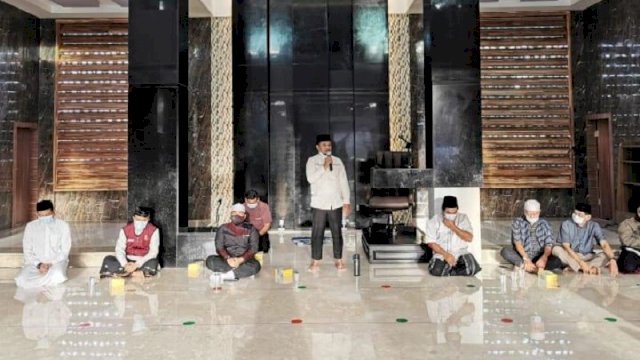 Wakil Gubernur Sulawesi Selatan Andi Sudirman Sulaiman meresmikan Masjid Batu Jajar, di Bukit Baruga, Antang, Makassar.