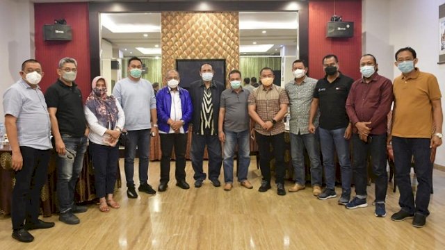 Mantan Ketua Demokrat Sulsel Ilham Arief Sirajuddin (IAS) bersama pimpinan dari 11 DPC Demokrat se-Sulsel.