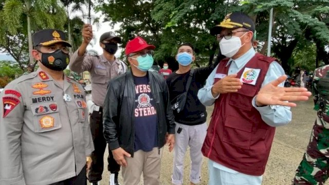 Gubernur Sulawesi Selatan HM Nurdin Abdullah meninjau langsung kondisi Sulbar pascagempa.ANTARA/HO/Humas Pemprov Sulsel