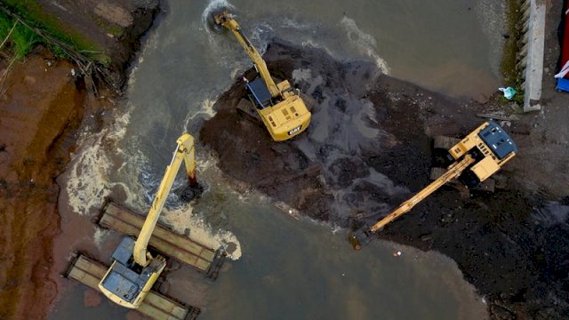 Penembusan kanal selatan Center Point of Indonesia (CPI) akhirnya bisa dilakukan setelah melalui perjuangan dan proses panjang. ()