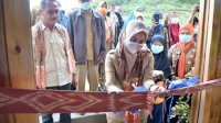 Galeri Tenun Rongkong Hadir di Lutra, Bupati: Wajib Dikembangkan dan Dilestarikan