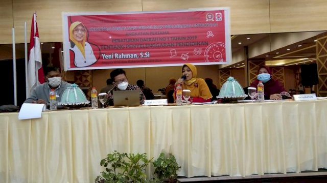 Yeni Rahman Sosialisasi Perda Penyelenggaraan Pendidikan
