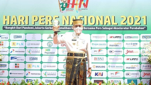 Walikota Parepare HM Taufan Pawe menerima Anugerah Kebudayaan dari PWI Pusat pada puncak peringatan Hari Pers Nasional (HPN) 2021. 