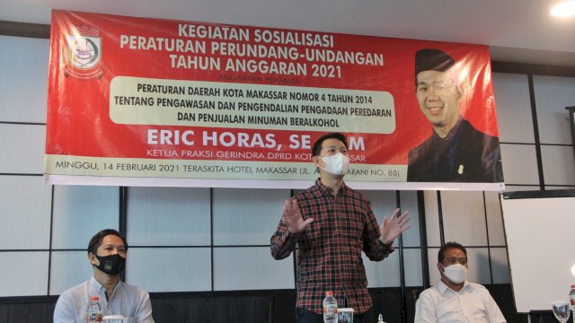 Anggota DPRD Makassar, Erick Horas sosialisasikan Perda nomor 4 tahun 2014 tentang minuman beralkohol, di Hotel Teraskita, Jl AP Pettarani, Minggu (14/2/2021).
