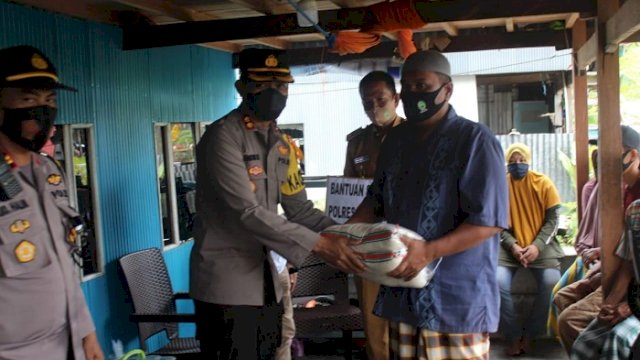 Kapolres Pangkep Serahkan Bantuan untuk Korban Angin Puting Beliung