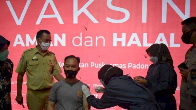 Kapolres Barru Jadi Orang Pertama Disuntik Vaksin Covid-19, Sekda Kedua