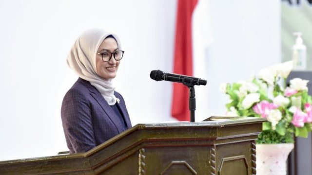 Bupati Luwu Utara Indah Putri Indriani saat memberi sambutan pada Rapat Paripurna.