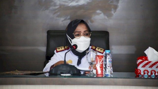 Plh Bupati Gowa Hj Kamsina.