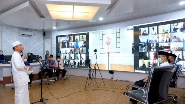 Dai Nasional Ustadz Das&rsquo;ad Latif saat menjadi penceramah pada Program PQJI Pemkab Gowa secara virtual di Peace Room A&rsquo;Kio, Kantor Bupati Gowa, Jumat (19/2/2021).