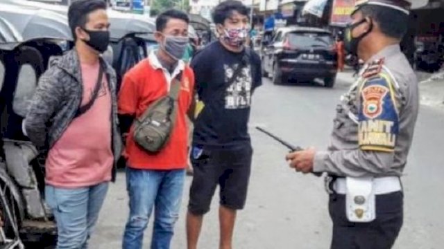 Datangi Pabentor, Salantas Polres Wajo Sosialisasi Keselamatan Berkendara dan Protokol Kesehatan