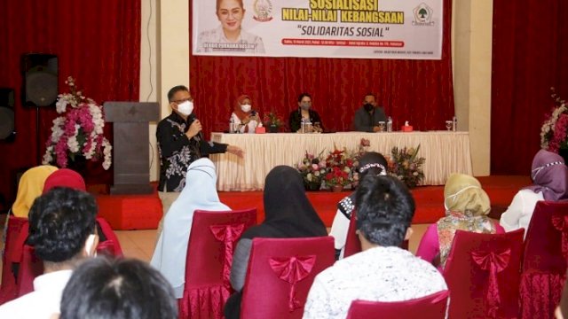 Anggota Fraksi Golkar DPRD Sulsel, Debbie Purnama Rusdin saat sosialisasi nilai-nilai kebangsaan, Sabtu (13/3/2021).
