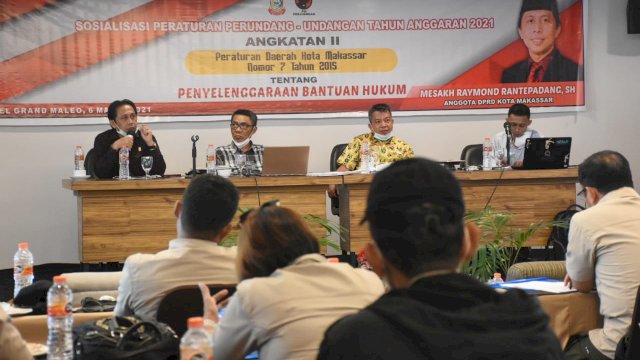 Anggota DPRD Makassar, Mesakh Raymond Rantepadang sosialisasikan perda Bantuan Hukum, di Hotel D'Maleo, Sabtu (6/3/2021).