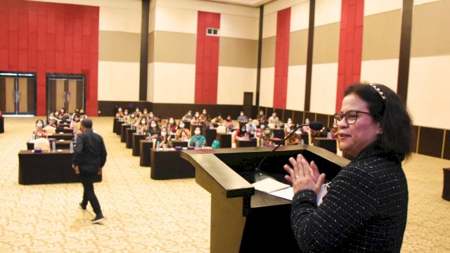 Anggota DPRD Makassar, Galmerrya Kondorura sosialisasikan Perda Perlindungan dan Pengelolaan Lingkungan Hidup, di Hotel Dalton, Sabtu (13/3/2021).