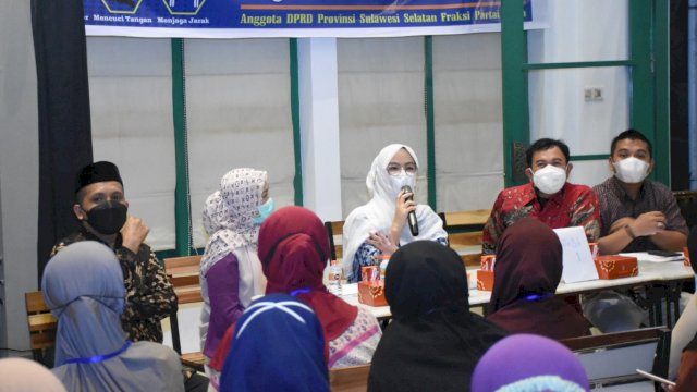 Anggota DPRD Sulsel, Andi Rachmatika Dewi sosialisasikan Nilai-nilai Kebangsaan, di kedai Papaong, Jl Rusa, Sabtu (13/3/2021).